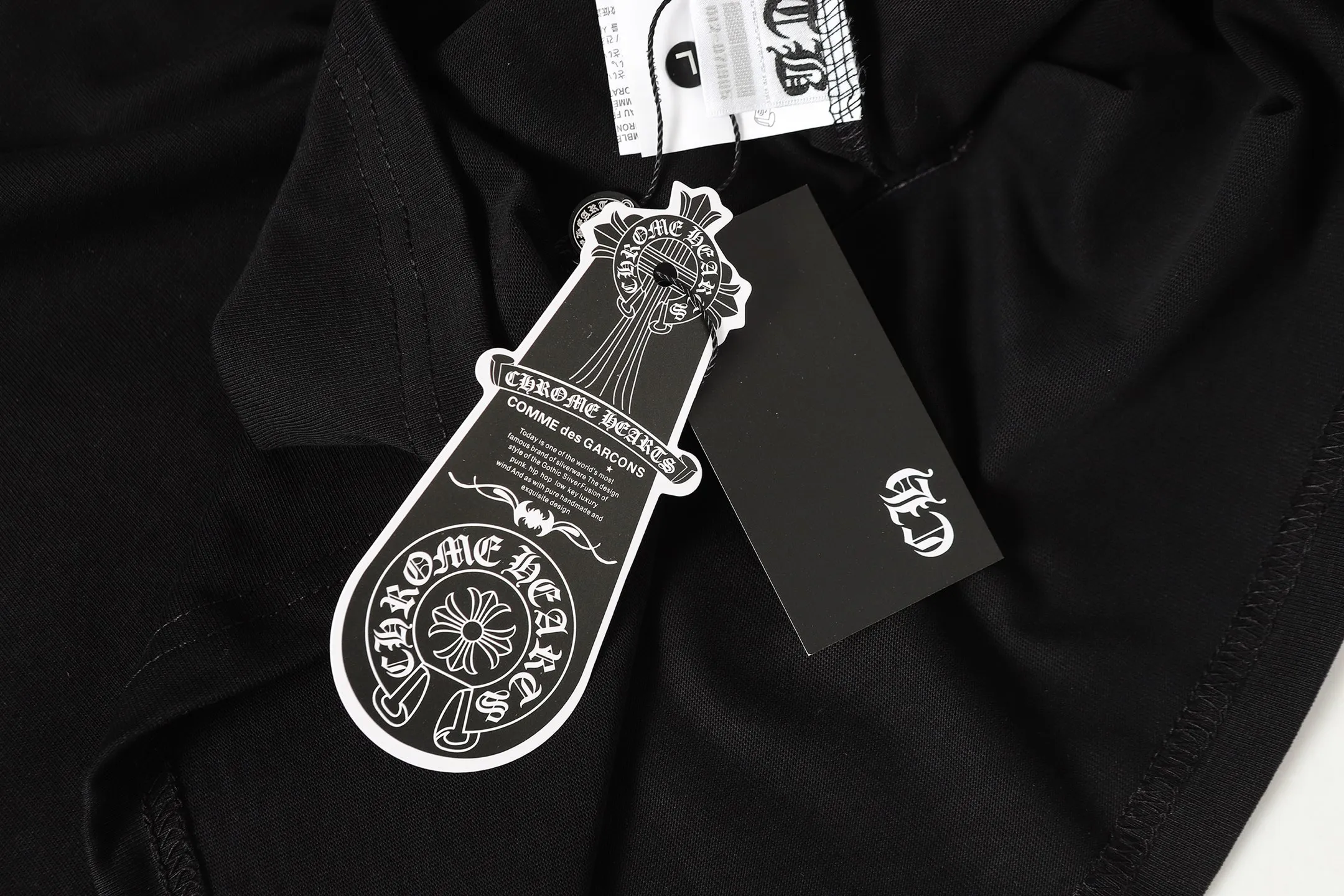 P170 Model 2210 280g heavy double yarn -Chrome Hearts/Chrome Heart Cross✝️Skin embroidered short-sleeved T-shirt -High weight, high density and high quality. The wool is soft, delicate and skin-friendly. It feels soft and silky. It has excellent warmth and skin-friendly properties. -Customized weaving and dyeing, no color difference. No matter the fabric or workmanship details, it beats the ordinary version on the market. -Colour: black white -Size: S M L XL
